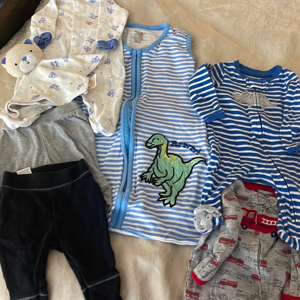 Lot of baby clothes (NB-3months)